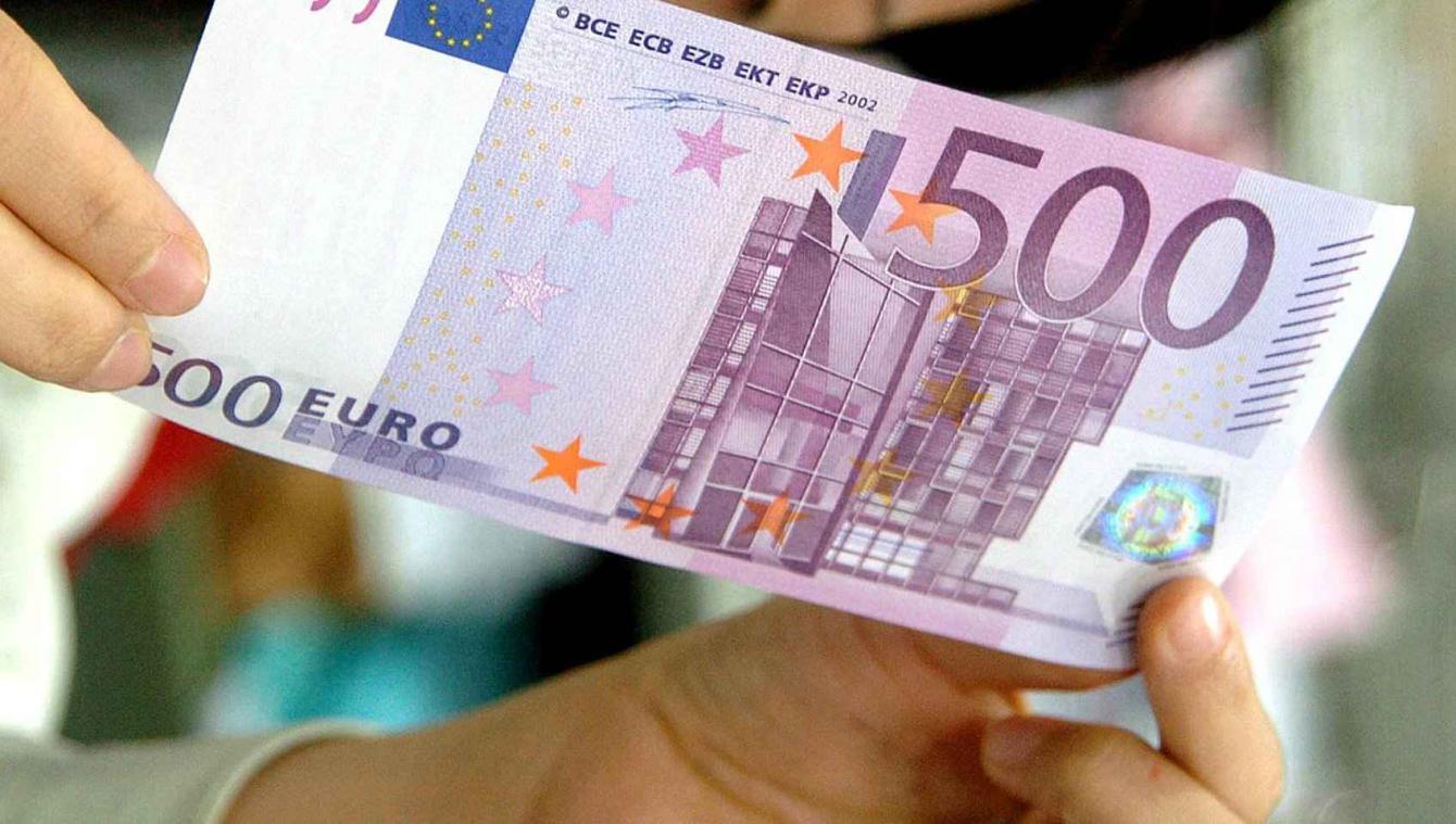 Près de 20 heures de garde à vue pour avoir payé avec un vrai billet de