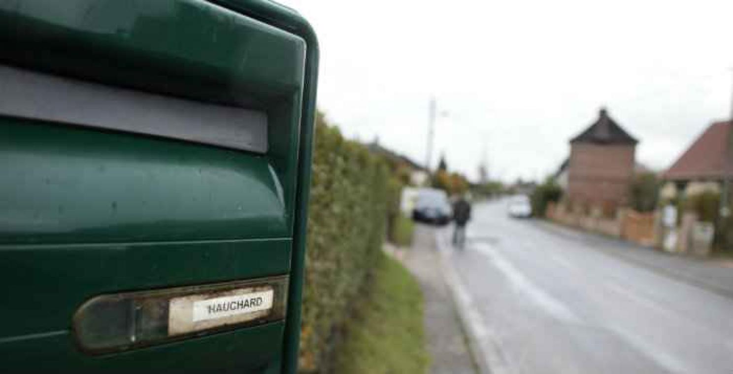 En France, la Poste propose d'envoyer un paquet en le laissant dans sa