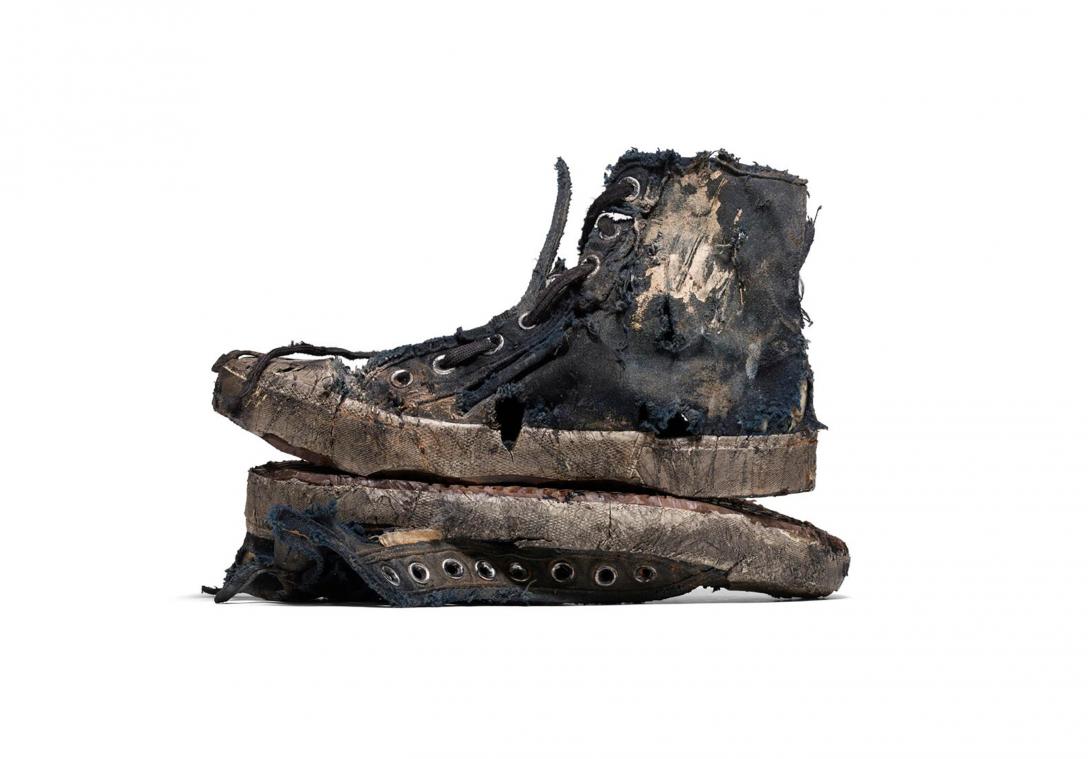 1.450 € pour une paire de baskets usées et trouées Balenciaga a encore