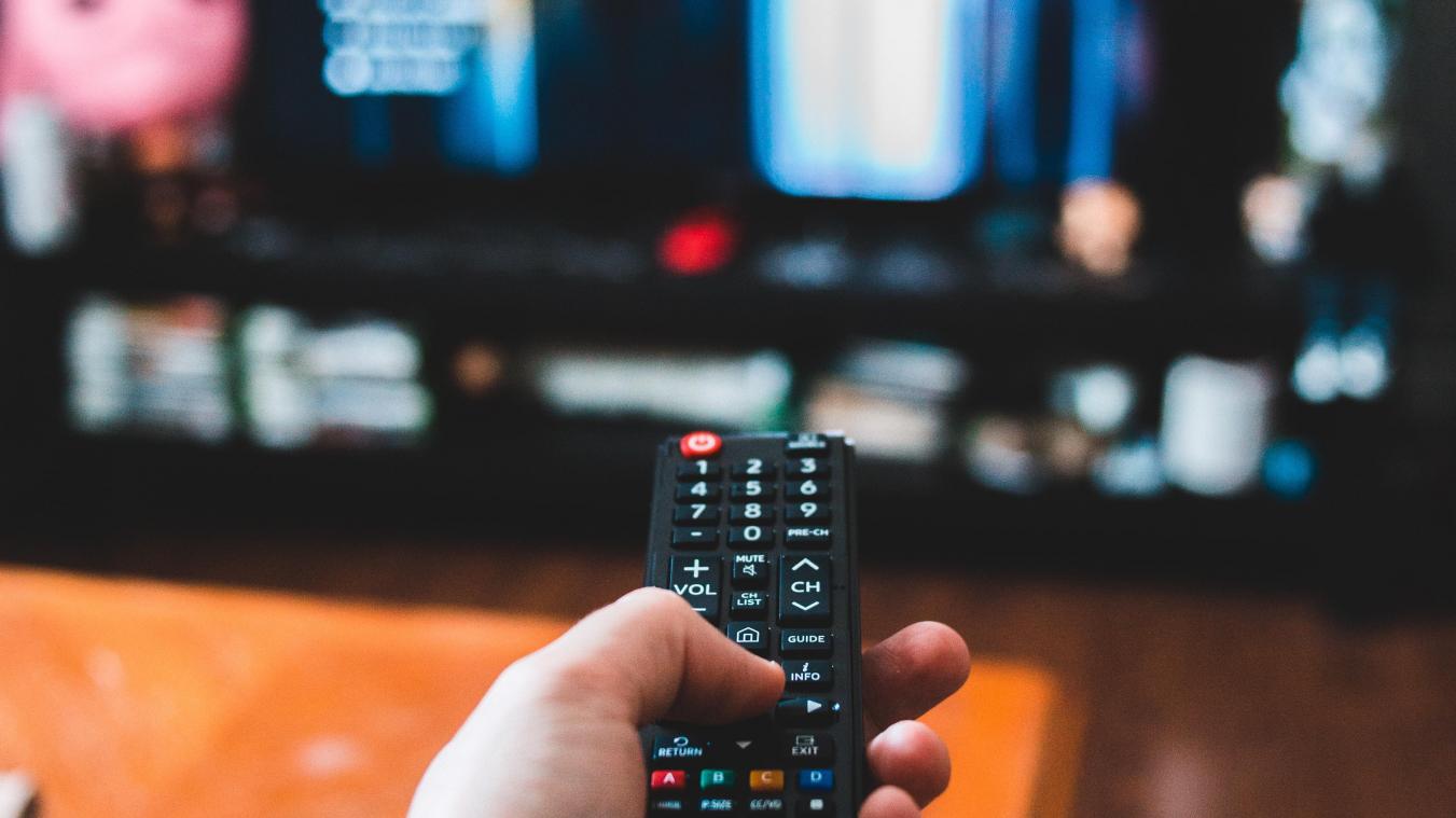 Qu'est-ce que l'IPTV et pourquoi cela inquiète-t-il les chaînes de  télévision traditionnelles ?