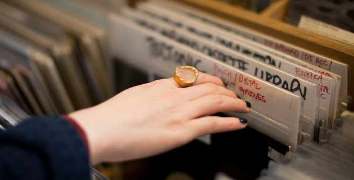 Vinyl brengt meer geld in het laatje dan advertenties bij online