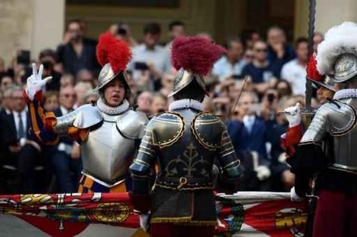 Rekruten van de Pauselijke Zwitserse Garde leggen de eed af in het