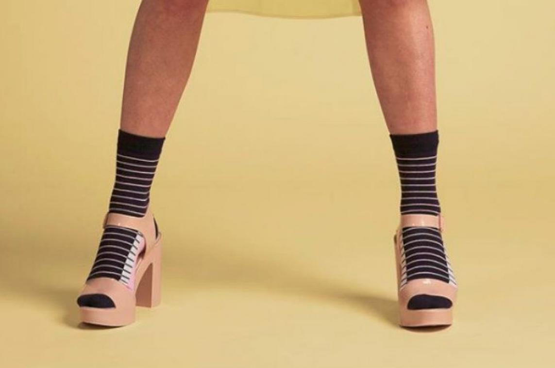 Sokken met sandalen zijn in Metrotime