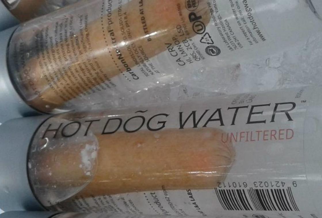 Canadees verkoopt Hot Dog Water voor 25 euro Metrotime