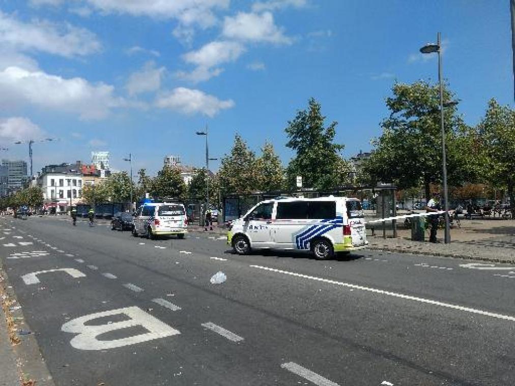 Slachtoffer zuuraanval Antwerpen in levensgevaar - Metrotime